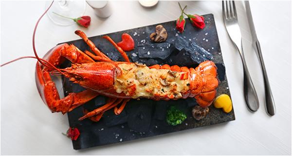 Lobster in recent years become a popular seafood market in China, the market is huge